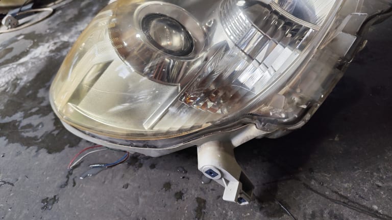 Headlights Toyota Passo used in Sharjah — photo 2