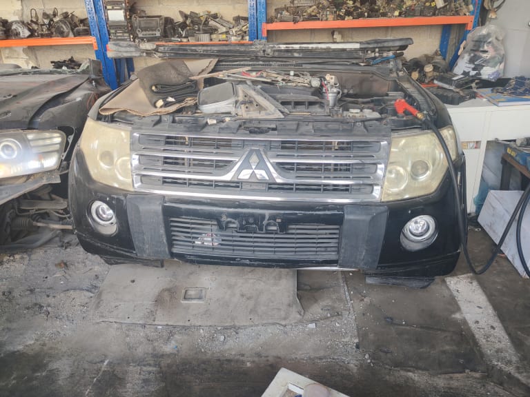 Nose cut Mitsubishi used in Sharjah — photo 2
