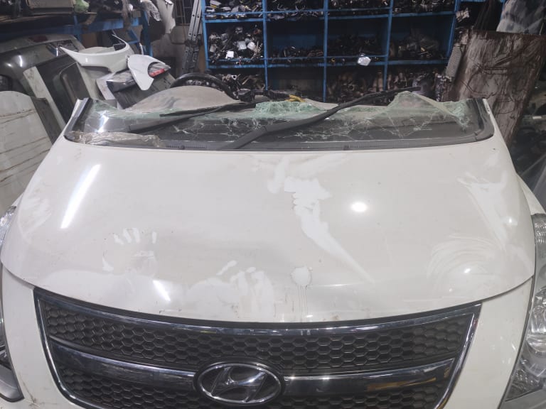 Nose cut + Hood Hyundai Starex used in Sharjah — photo 2