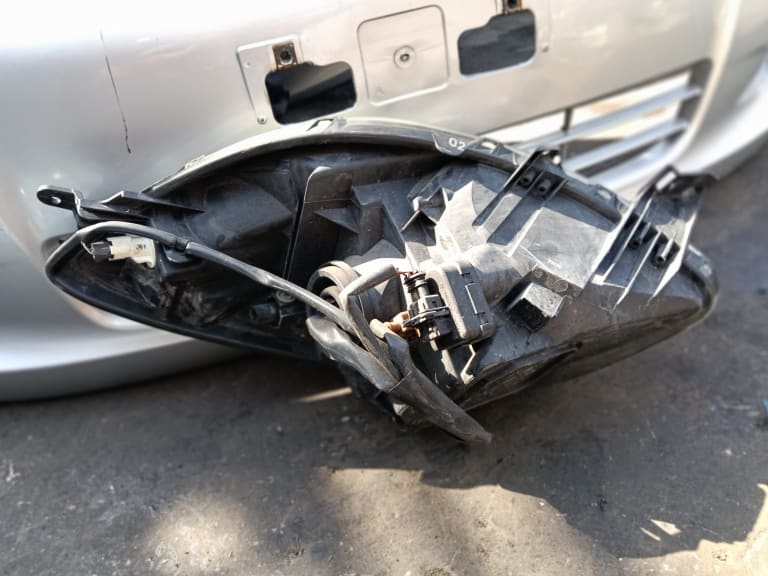 Bumper + Grille + Headlights Toyota Vitz used in Sharjah — photo 2