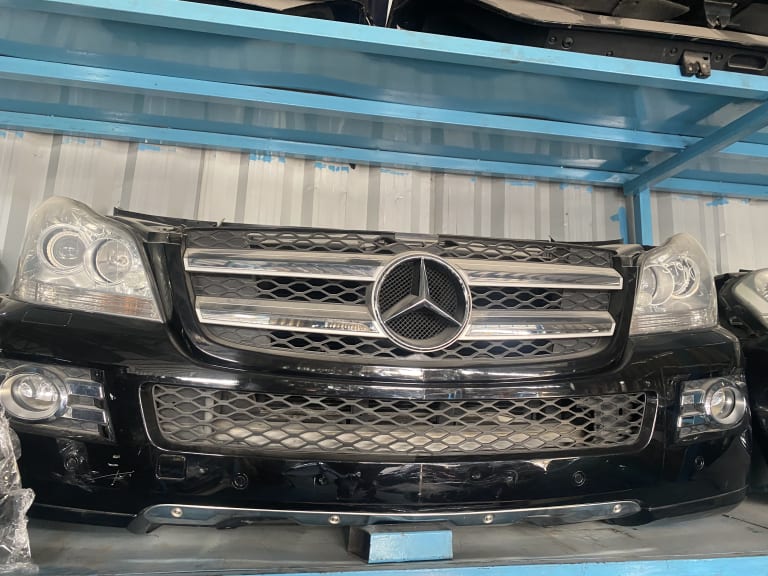 Nose cut + Hood Mercedes-Benz used in Sharjah — photo 3