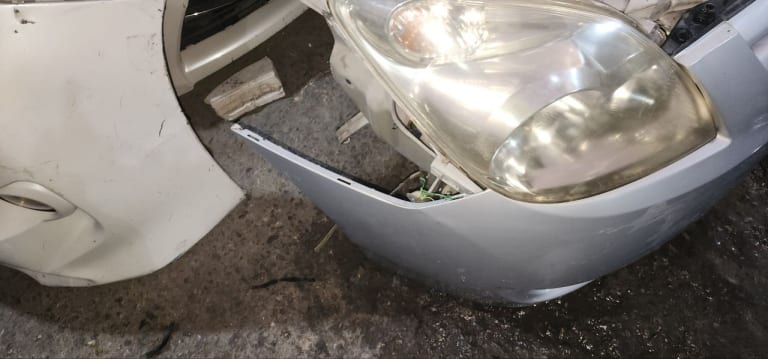 Bumper + Grille Toyota Corolla Spacio