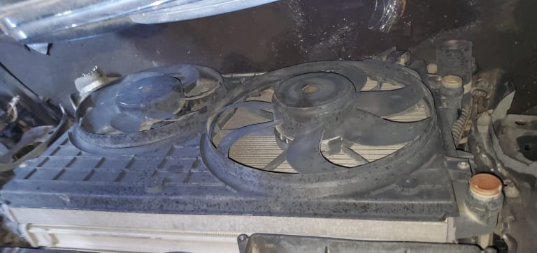 Nose cut Volkswagen Passat used in Sharjah — photo 2