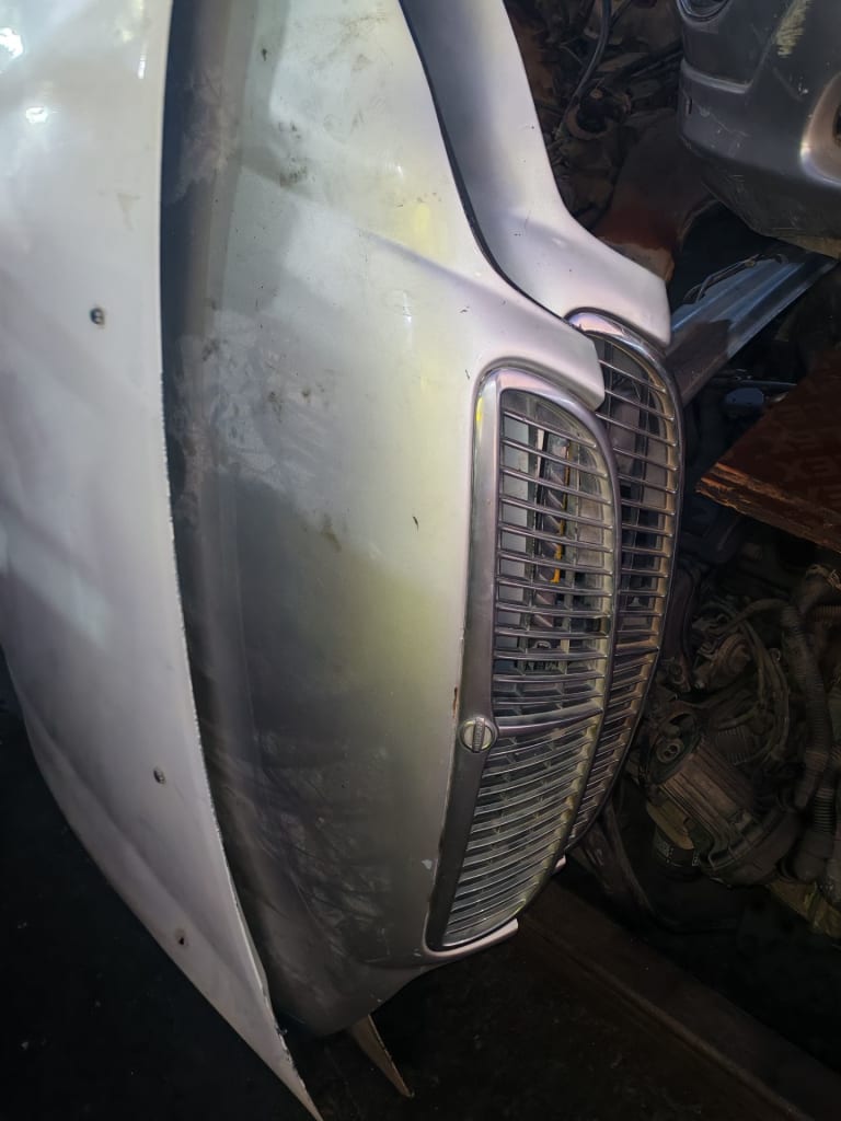 Hood Nissan Maxima used in Sharjah — photo 2