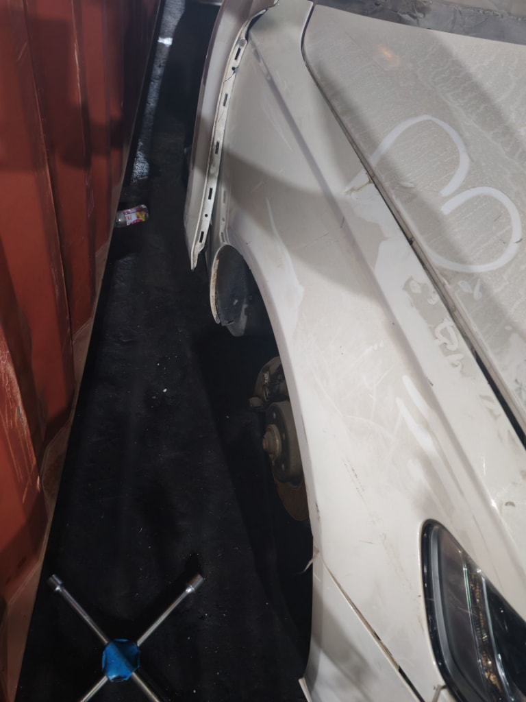Nose cut + Hood + Fender Audi A6 used in Sharjah — photo 4