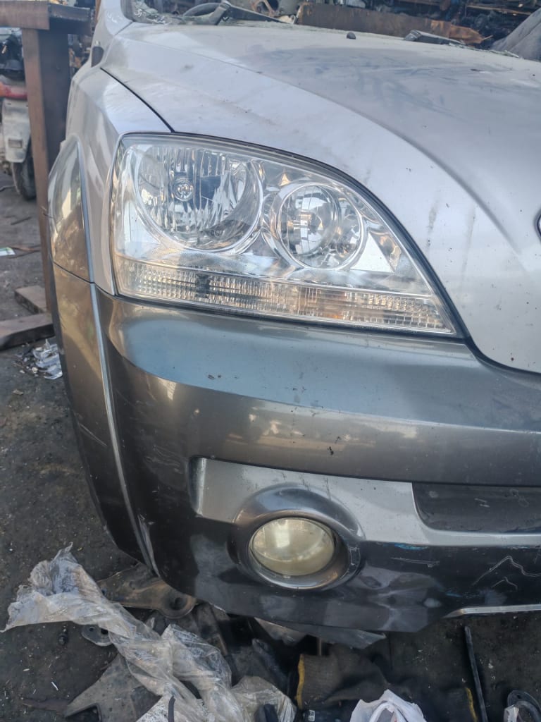 Nose cut + Hood + Fender Kia Sorento used in Sharjah — photo 2