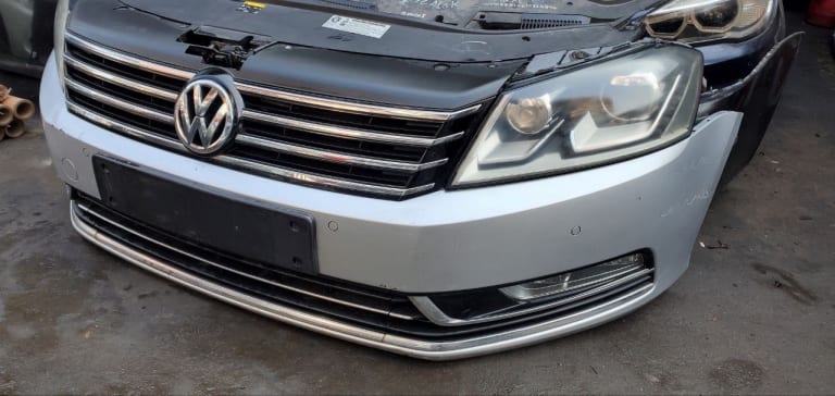Nose cut Volkswagen Passat used in Sharjah — photo 2