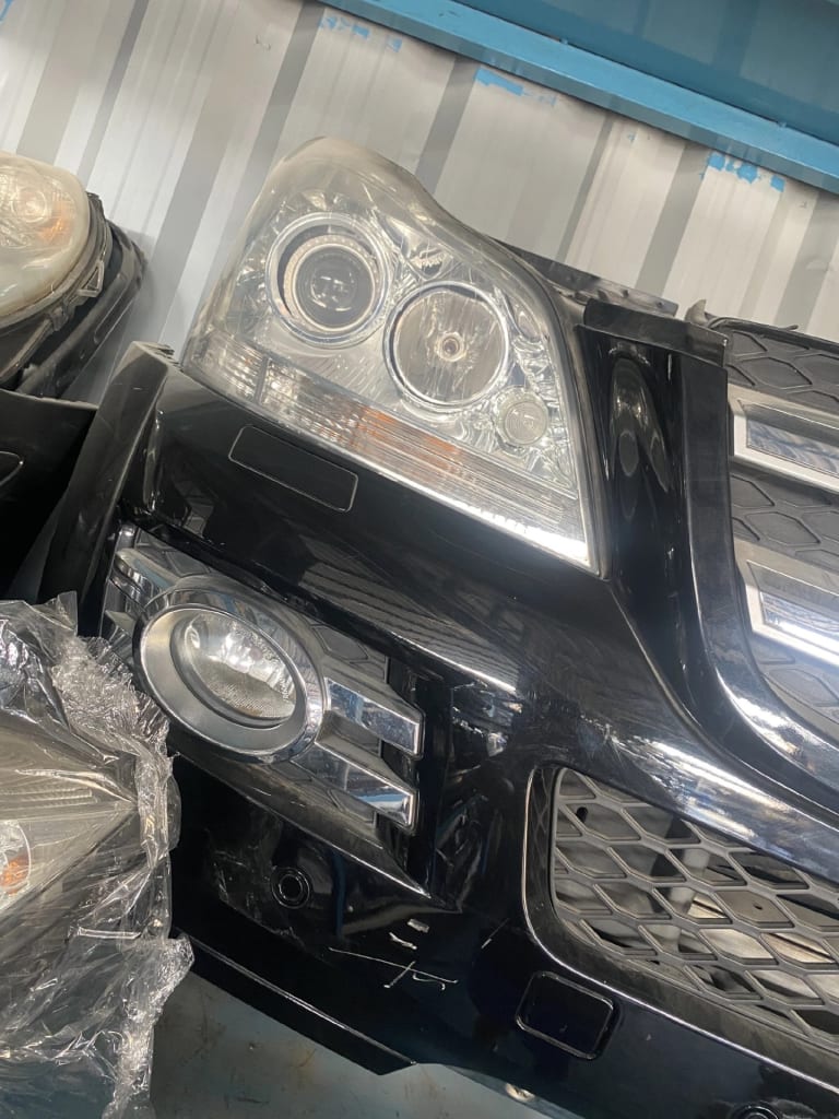 Nose cut + Hood Mercedes-Benz GL-Class used in Sharjah — photo 3