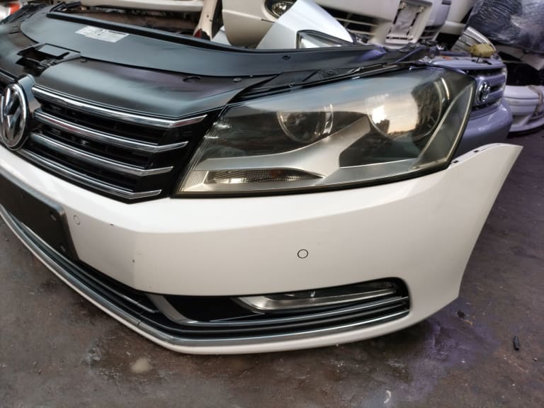 Nose cut Volkswagen Passat B7 used in Sharjah — photo 2
