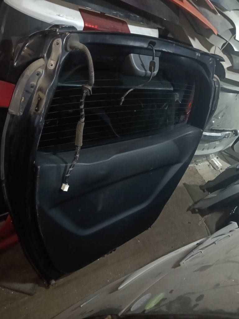 Trunk lid Honda Fit used in Sharjah — photo 4