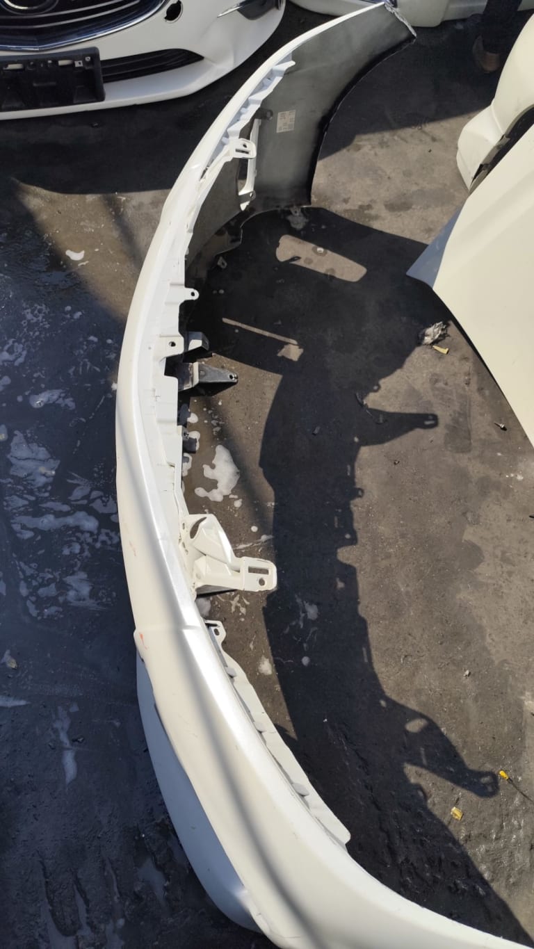 Bumper Toyota Estima used in Sharjah — photo 2