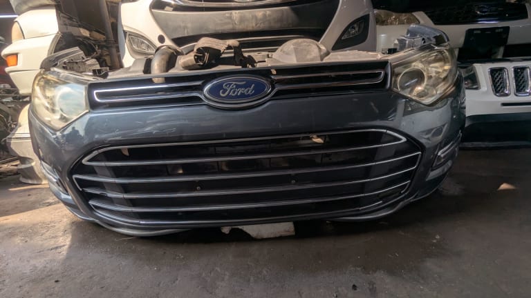 Nose cut Ford Territory used in Sharjah — photo 2