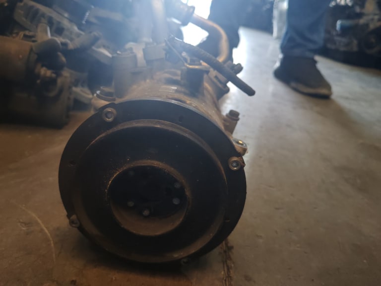 AC compressor Toyota 2AZ used in Sharjah — photo 2