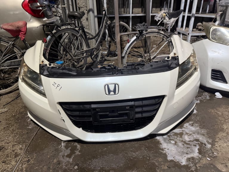 Nose cut Honda CR-Z used in Sharjah — photo 2
