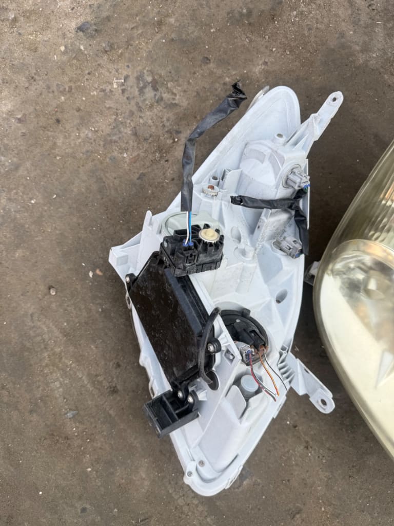 Headlights Toyota Corolla Spacio used in Sharjah — photo 4