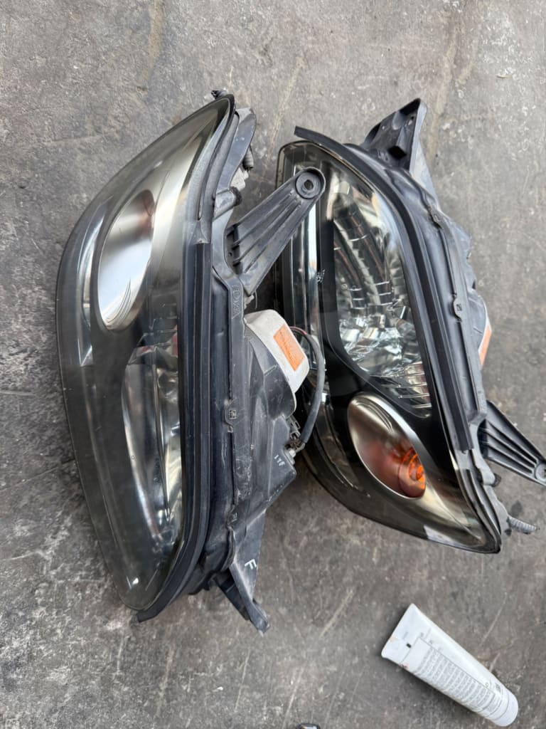 Headlights Subaru Legacy used in Sharjah — photo 3