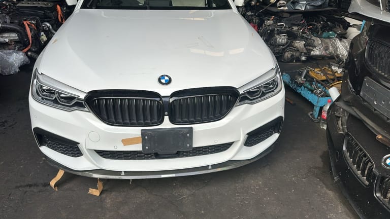 BMW Машинокомплект в разбор BMW G30 гибрид Япония