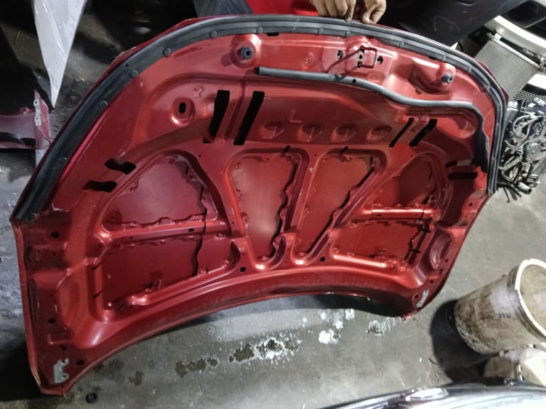 Hood Mazda Demio used in Sharjah — photo 3