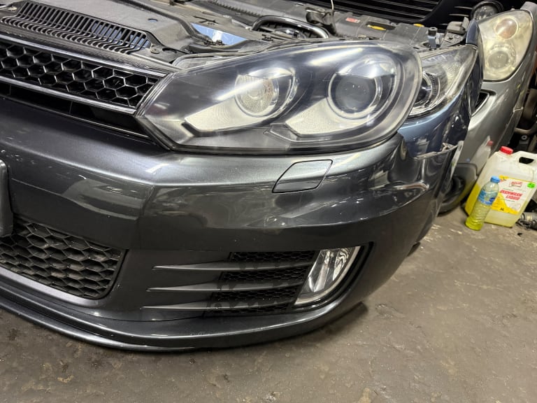 Nose cut Volkswagen Golf used in Sharjah — photo 2