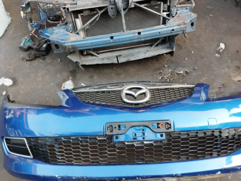 Bumper + Grille Mazda 6