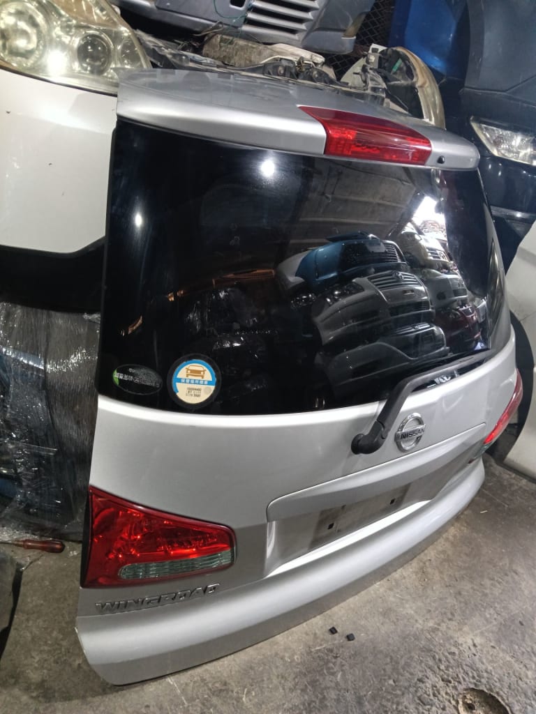 Trunk lid Nissan Wingroad used in Sharjah — photo 2