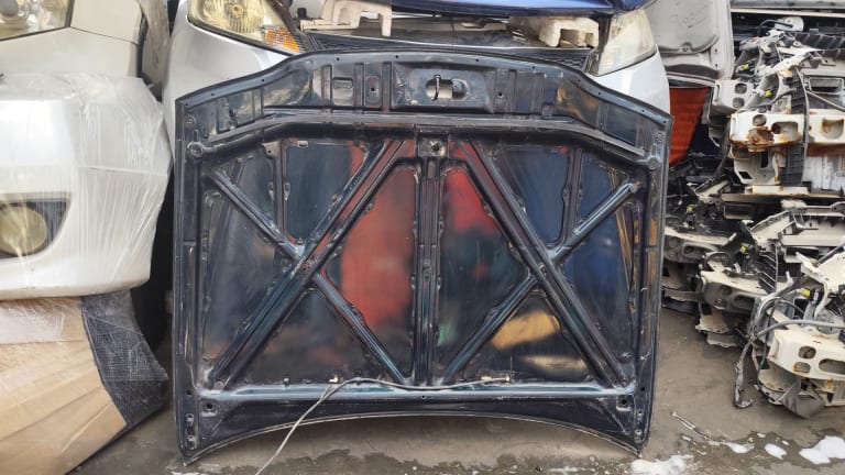 Hood Toyota Corolla used in Sharjah — photo 4