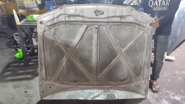 Hood Toyota Premio used in Sharjah — photo 3