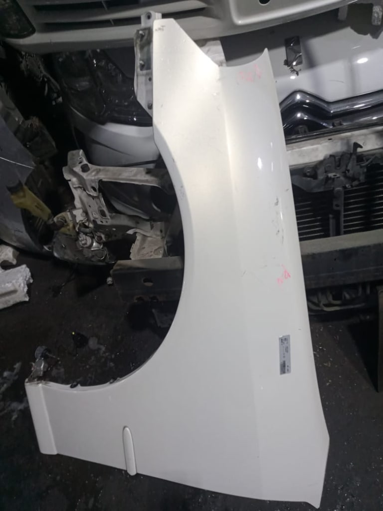 Hood + Fender Toyota Mark II used in Sharjah — photo 4