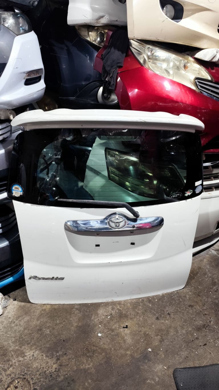 Toyota Ractis Дверь багажника 