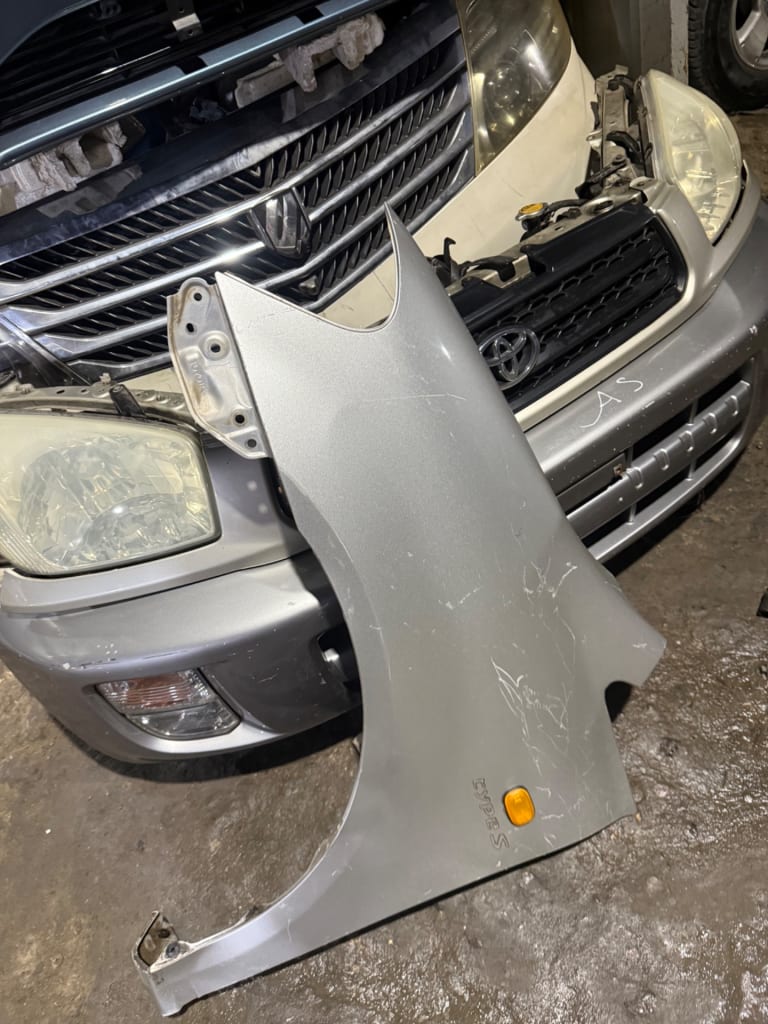 Fender Toyota Ipsum used in Sharjah — photo 2