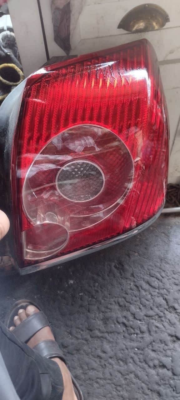Tail lights Toyota Avensis used in Sharjah — photo 2