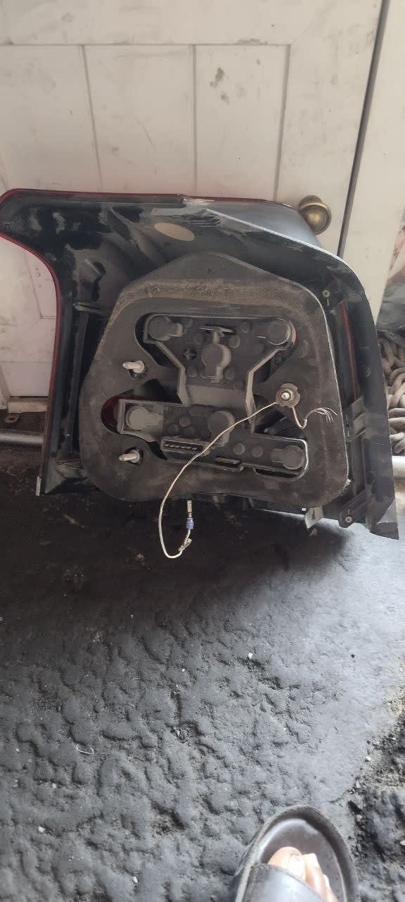 Tail lights Toyota Avensis used in Sharjah — photo 3