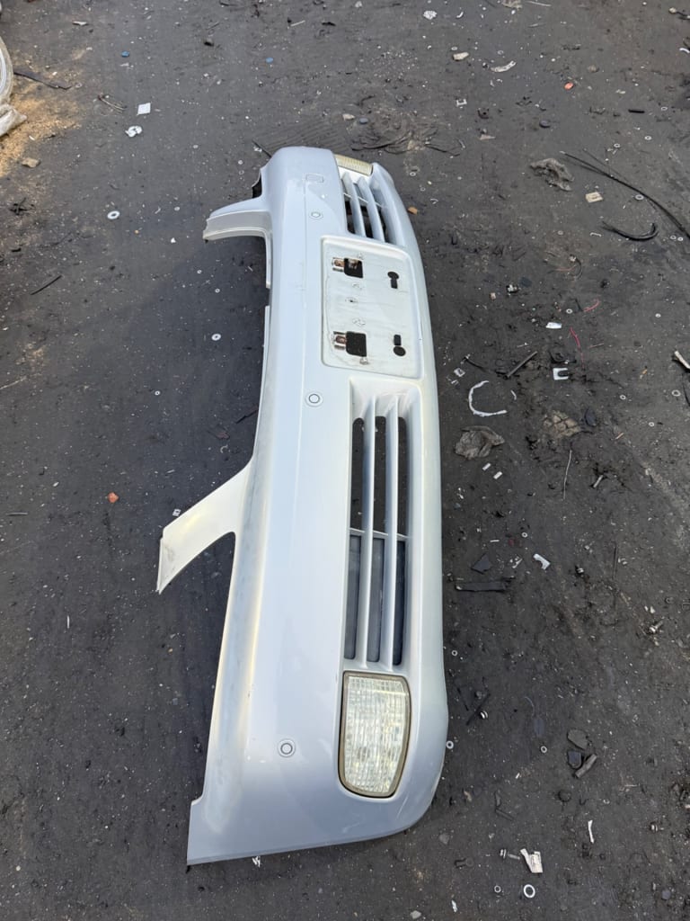 Bumper Toyota Crown used in Sharjah — photo 2