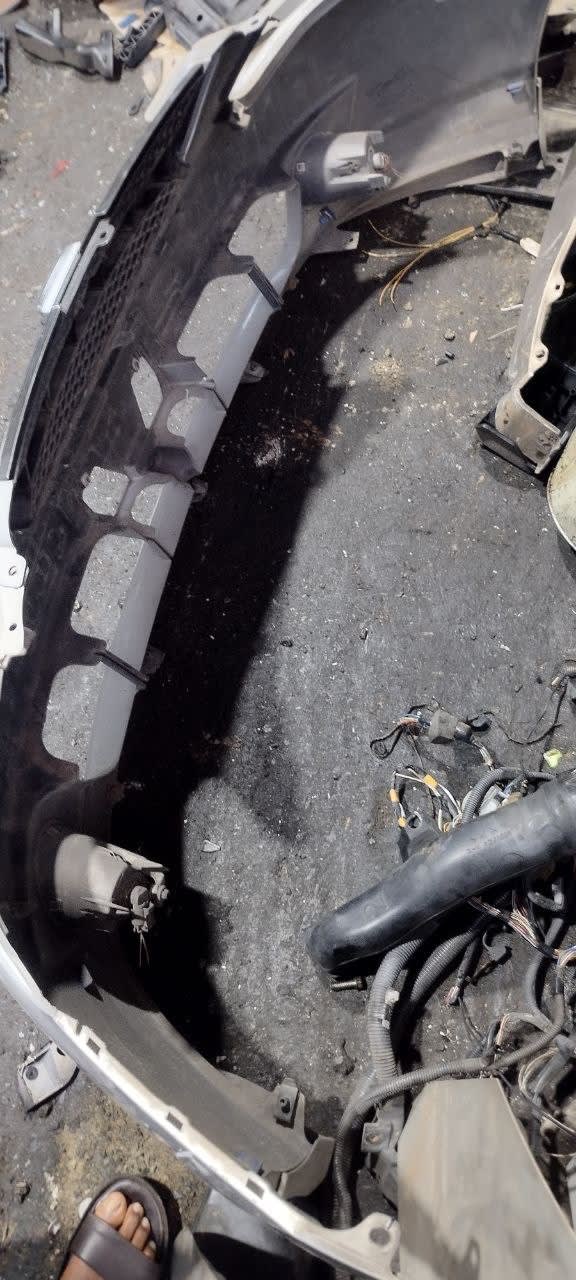 Bumper + Grille Toyota Caldina used in Sharjah — photo 7
