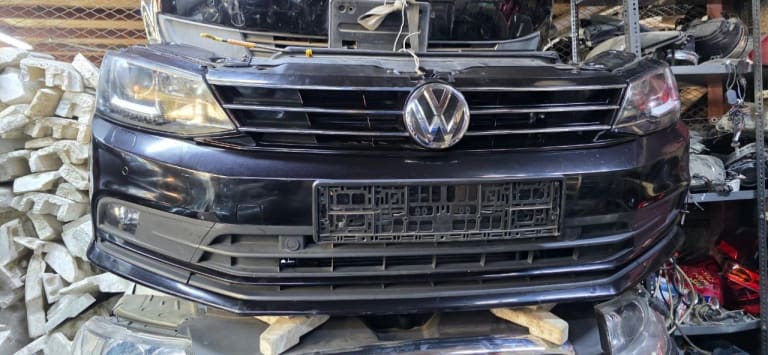 Volkswagen Jetta Ноускат (ксенон), капот, крылья 2шт, стоп сигналы 2шт, зеркала 2шт, приборная панель 