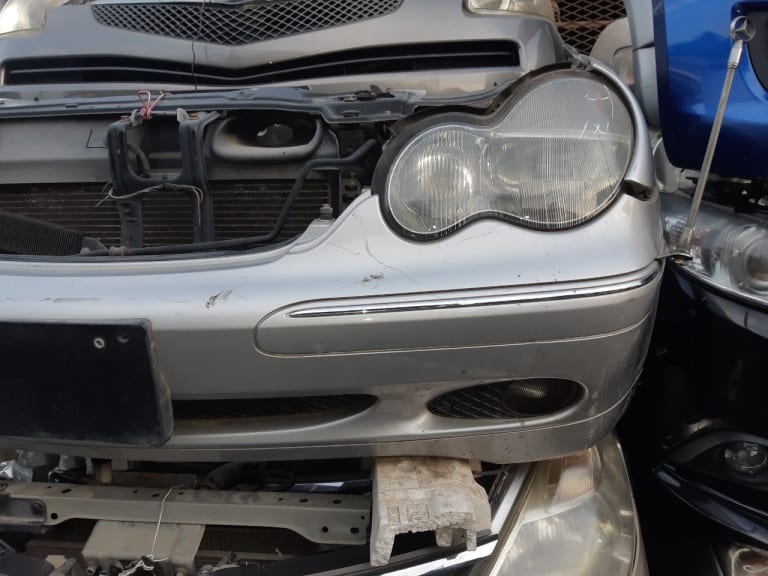 Nose cut Mercedes-Benz used in Sharjah — photo 2