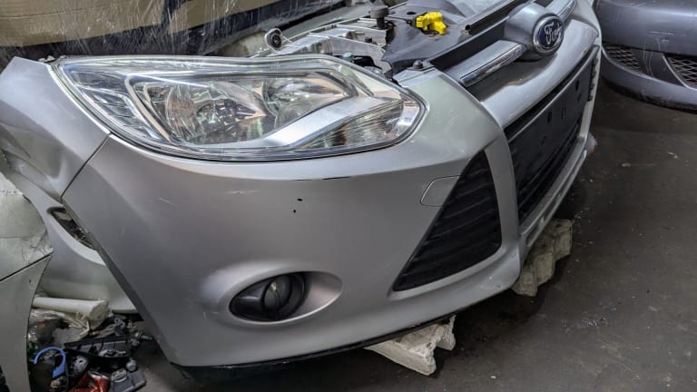 Nose cut + Hood Ford Focus