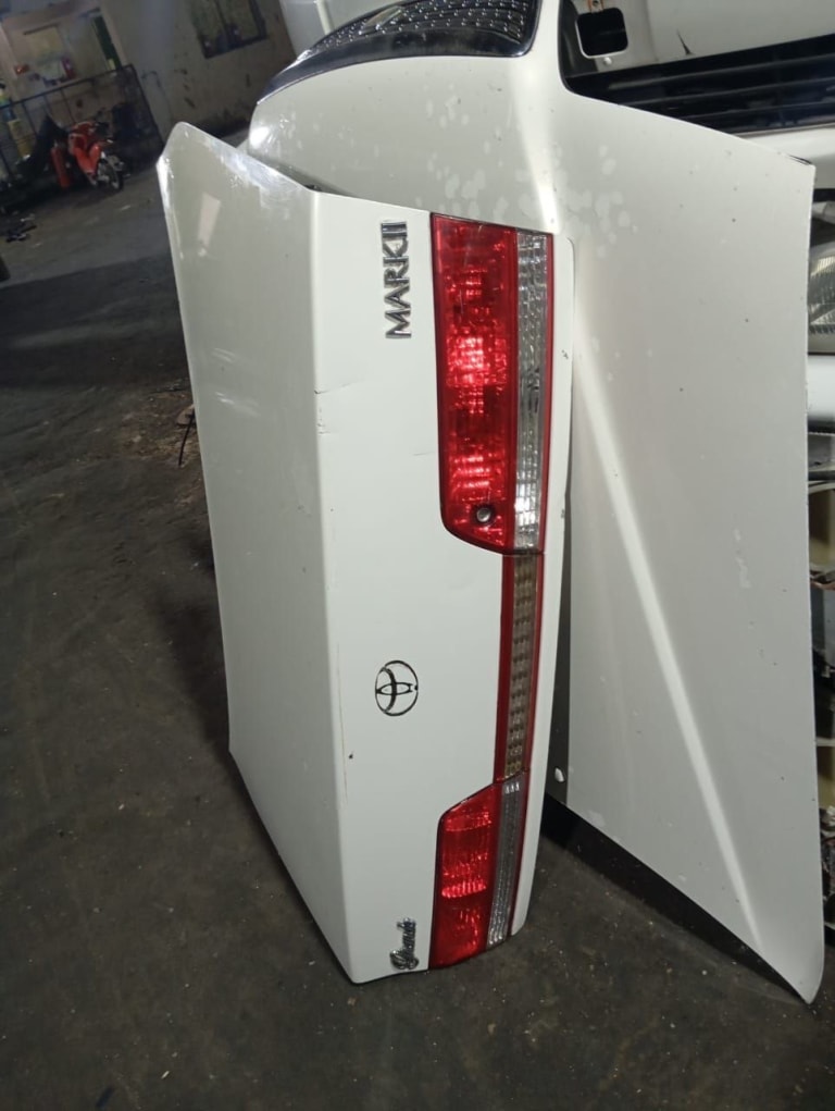 Nose cut + Hood + Trunk lid Toyota Mark II used in Sharjah — photo 8