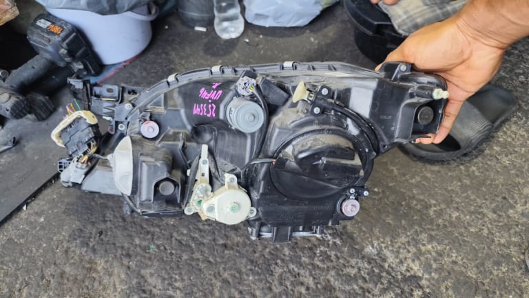 Headlights Lexus used in Sharjah — photo 7
