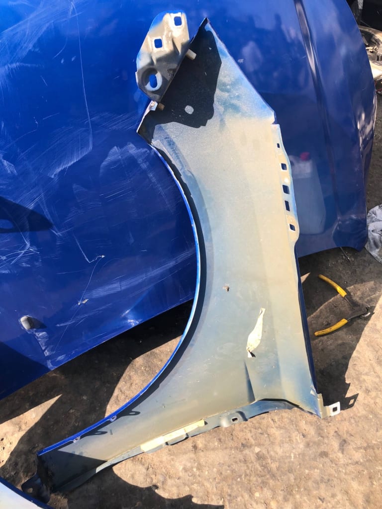 Nose cut + Hood + Fender Ford Focus used in Sharjah — photo 9