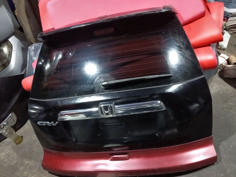Trunk lid Honda CR-V used in Sharjah — photo 2