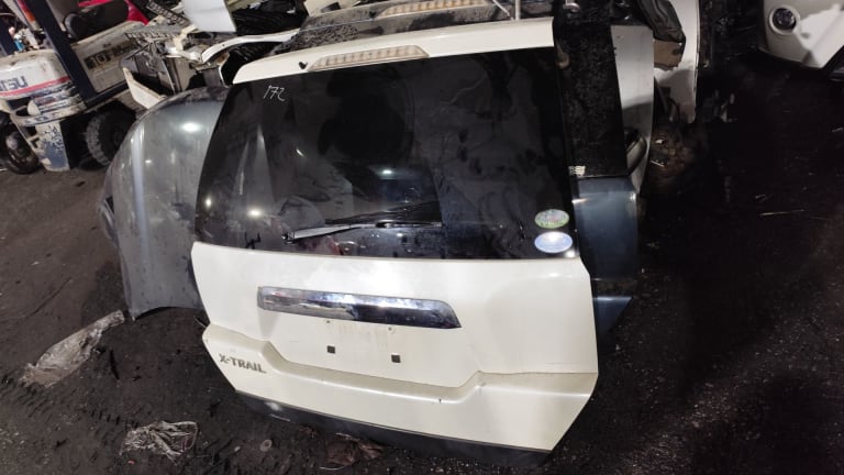 Trunk lid Nissan X-Trail used in Sharjah — photo 2