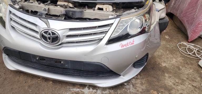 Nose cut Toyota Avensis used in Sharjah — photo 2