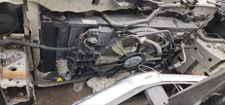 Nose cut Toyota Avensis used in Sharjah — photo 7