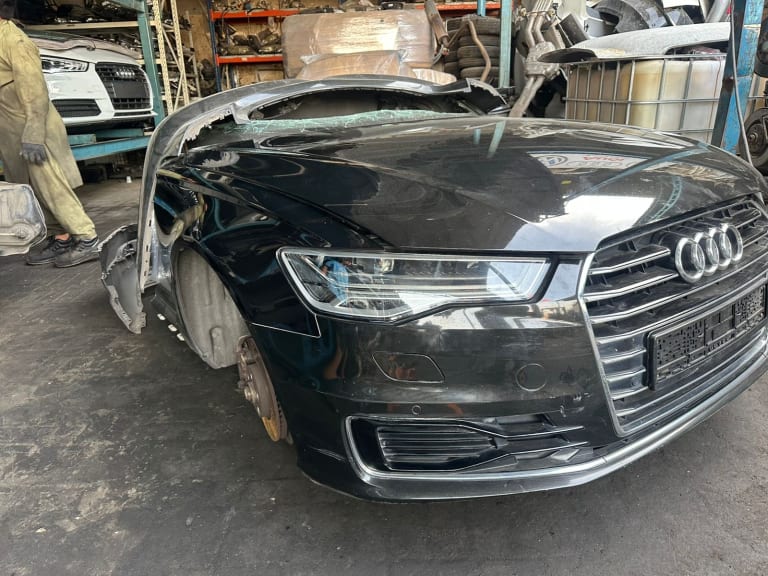 Nose cut + Hood + Fender Audi used in Sharjah — photo 2