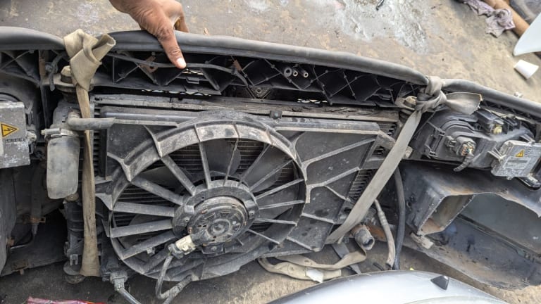 Nose cut Ford Mondeo used in Sharjah — photo 4