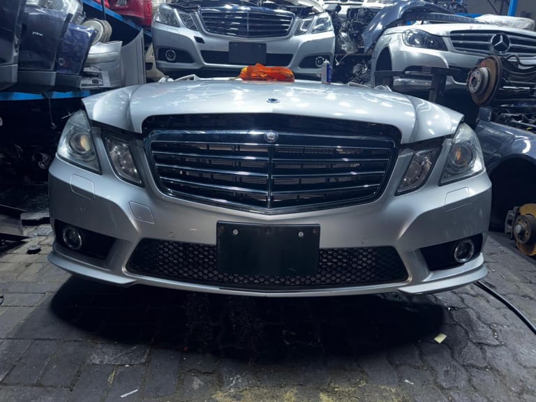Mercedes-Benz Ноускат, капот, крылья, бампер задний W212 AMG