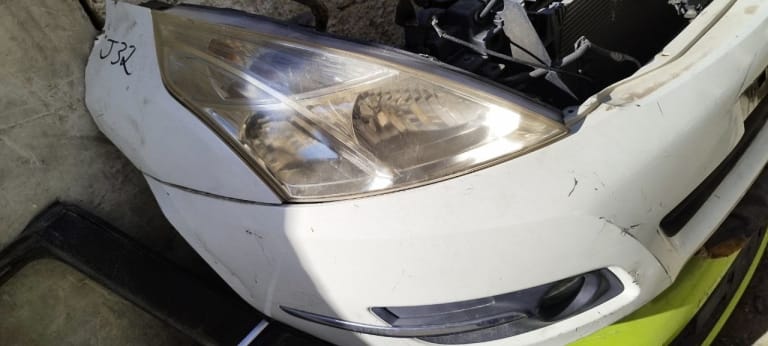 Nose cut Nissan Teana used in Sharjah — photo 2