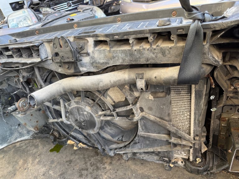 Nose cut Kia Sorento used in Sharjah — photo 7