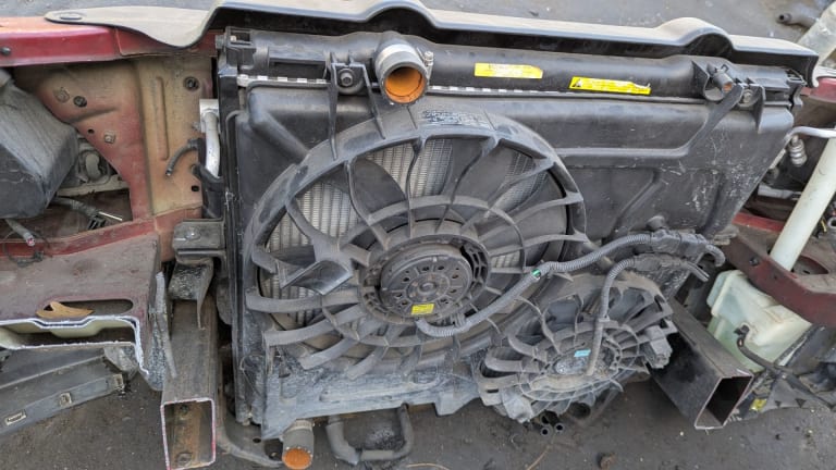 Nose cut Kia Sorento used in Sharjah — photo 4